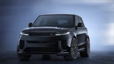 Новият Range Rover Sport SV Black сякаш е потопен в черно