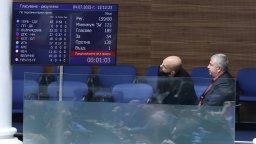 При третия вот на недоверие кабинетът "Желязков" оцеля 
