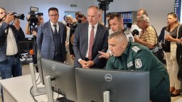 Заработи сензорна линия на българо-турската граница, "Гранична полиция" получи 15 нови буса (снимки)