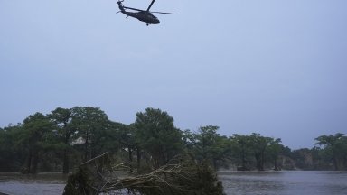 Проливните дъждове предизвикали наводнения в Тексас взеха най малко две дузини