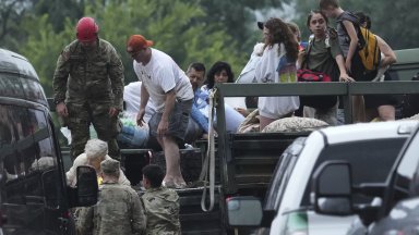 Най-малко 24 загинали е равносметката от наводненията в Тексас, а над 20 деца са в неизвестност