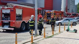 Пожар в най-големия търговски център в Румъния