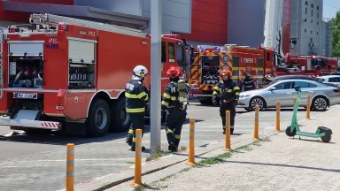 Пожар в най-големия търговски център в Румъния