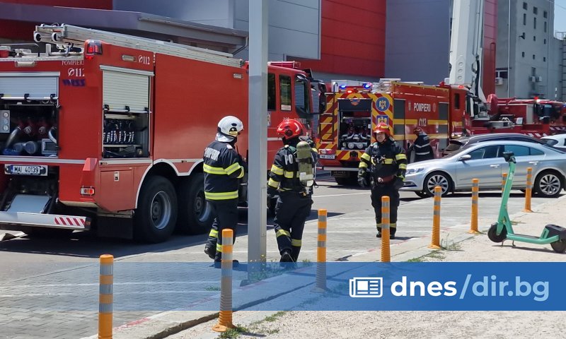 Пожар избухна днес в най-големия търговски център в Румъния -