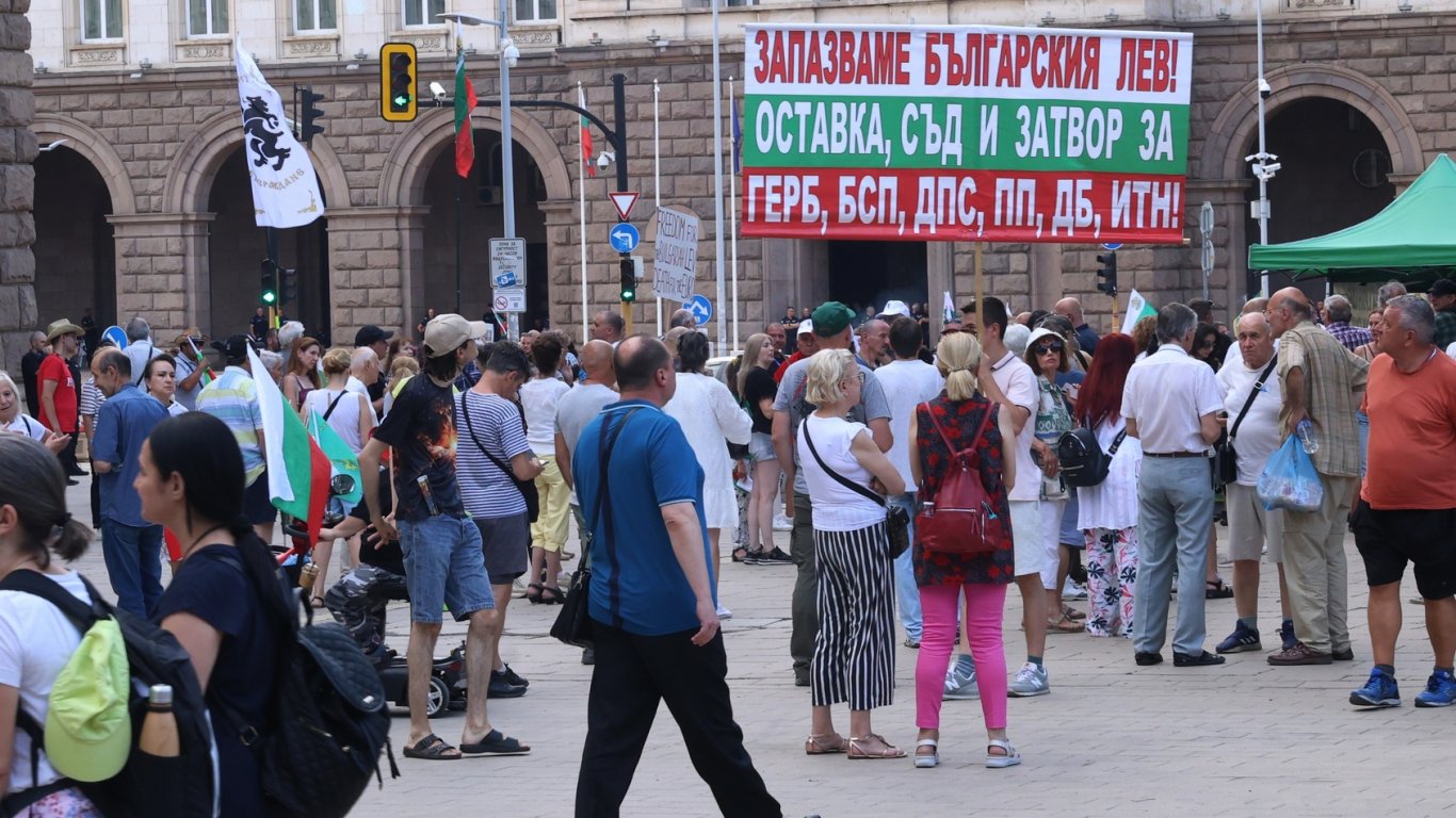 Протести срещу еврото в цялата страна (снимки)