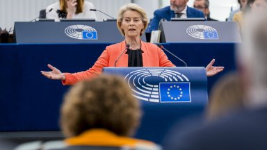 Урсула фон дер Лайен остава на поста си като председател