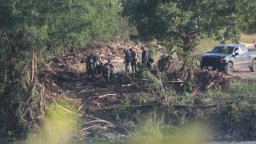 Броят на загиналите при наводненията в Тексас надхвърли 100 души (снимки)