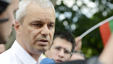 Лидерът на Възраждане Костадин Костадинов нарече разнопосочните мнения в