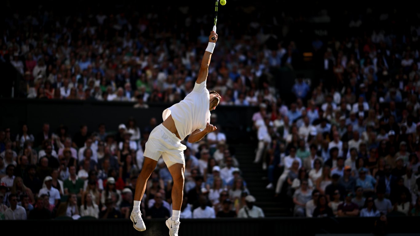 Алкарас набързо уби домакинските надежди. Светкавична победа го прати на полуфинал