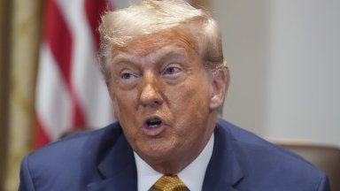 Президентът Доналд Тръмп започна заседанието на кабинета си като събра