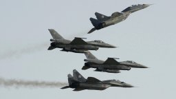 Полша вдигна изтребители по тревога заради руска атака в Западна Украйна