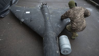 Украйна преживя най-мощната въздушна атака с дронове и ракети тази нощ, Киев удар плаж в Курск