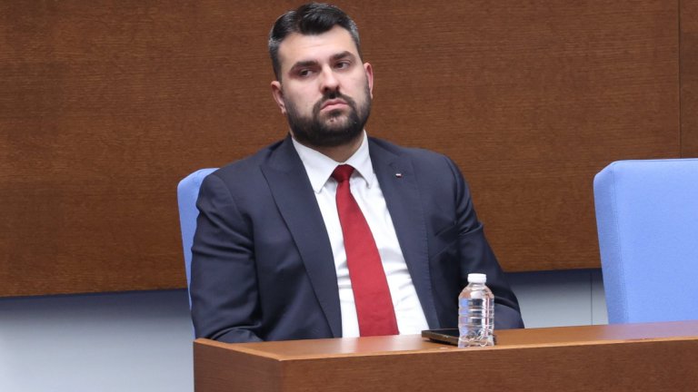 Служебният кабинет е стартирал с политически дефект, смята бившият външен министър