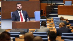 "Пример за единение, Македония е на колене": В НС си благодариха взаимно, ПП-ДБ обидени, че ги пропускат