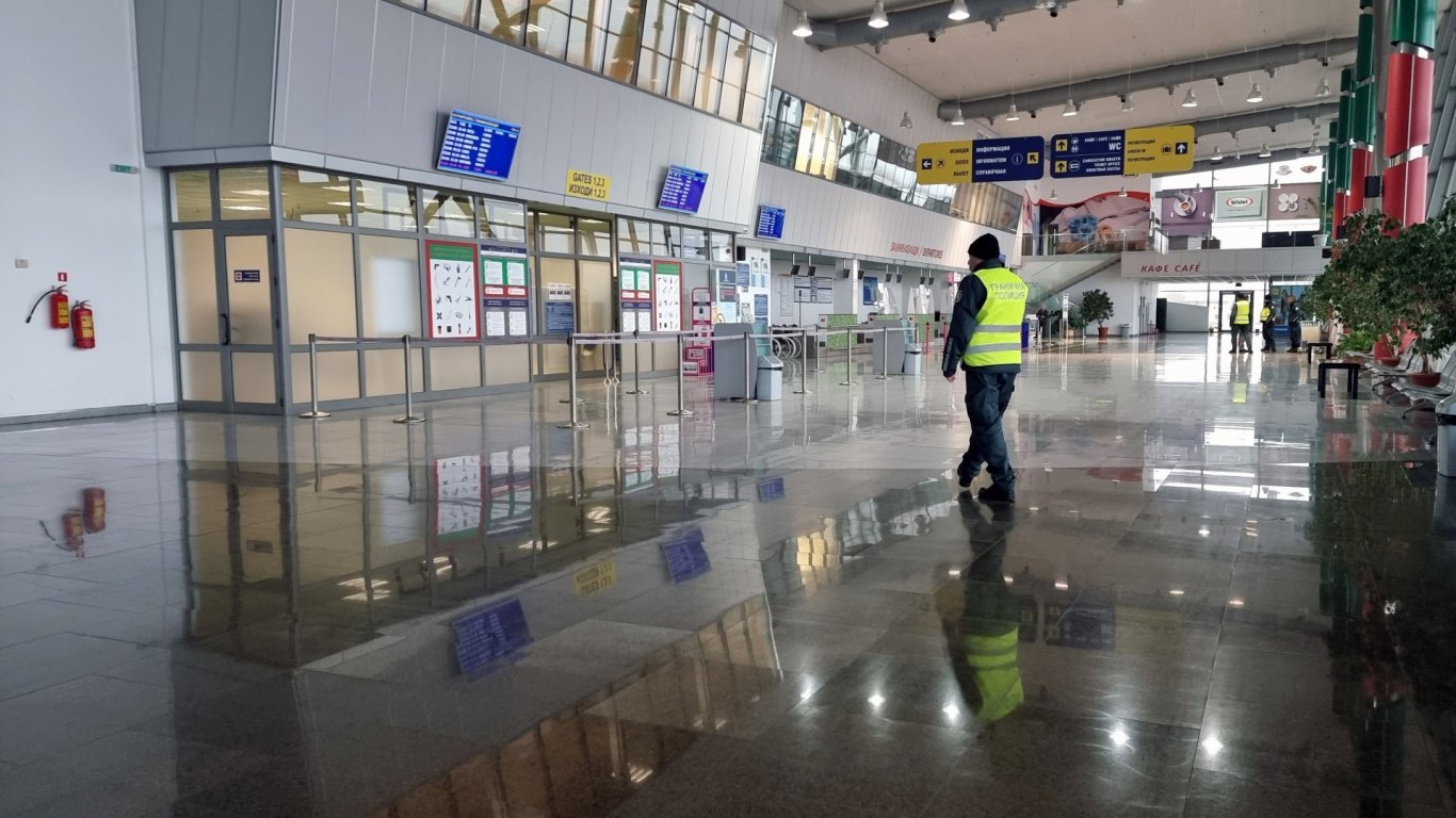 Сигнал за бомба на летището в Пловдив
