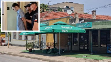 Близки и приятели на тримата мъже които бяха пометени от