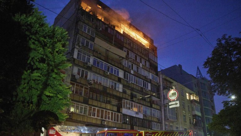 Мощна среднощна атака с жертви срещу Киев, дете е загинало след удара с дрон на плажа в Курск