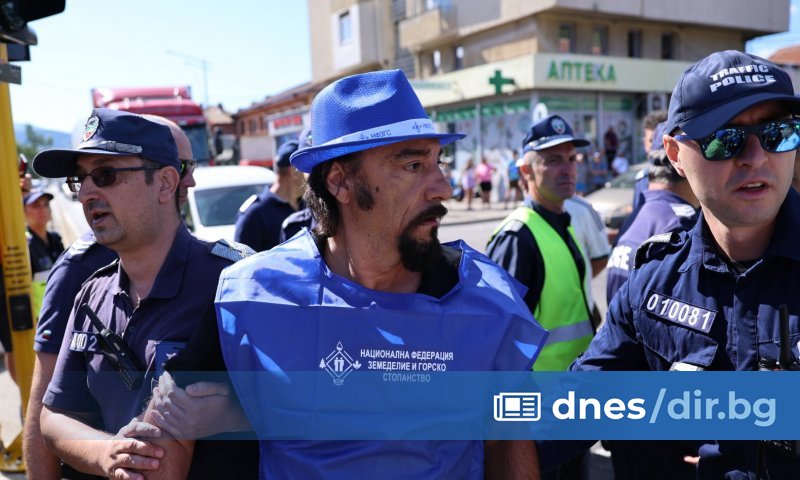 в Кресна е прекратен. Полицията е арестувала двама души. Единият