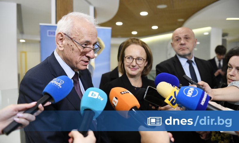 С осем хеликоптера ще се оказва спешна помощ по въздух