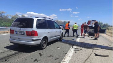 Виж още Шофьор се вряза в мантинелата на АМ Хемус