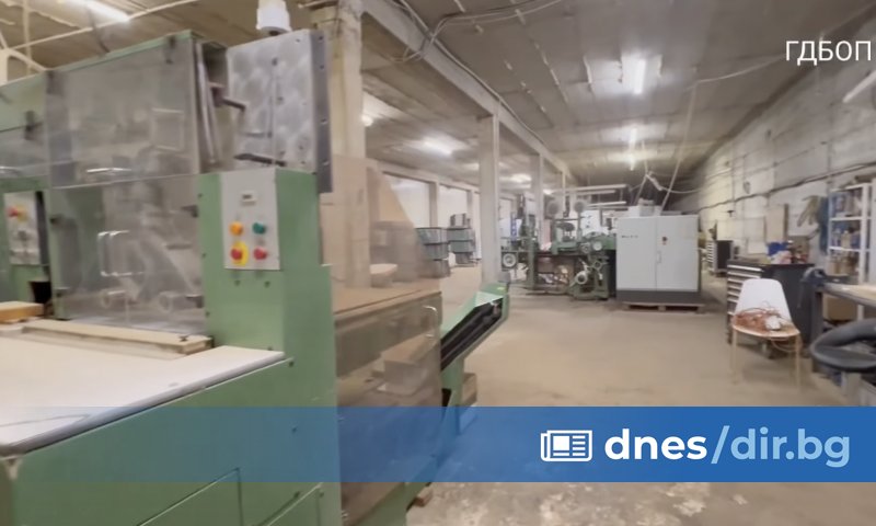 за цигари е била открита под земята - скрита под