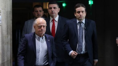 ДБ питат вътрешния министър Даниел Митов текла ли е информация