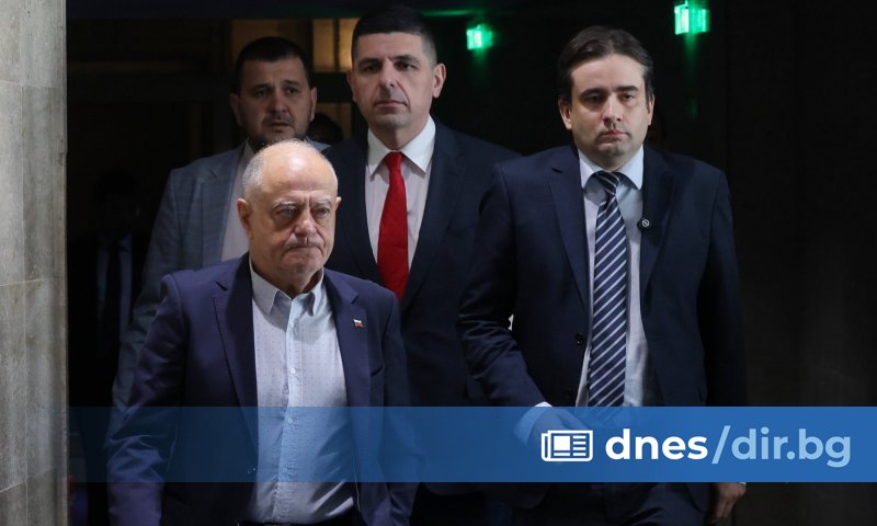 ДБ питат вътрешния министър Даниел Митов текла ли е информация