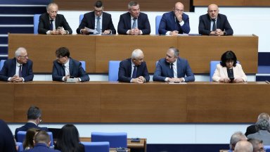И четвъртият вот на недоверие към кабинета "Желязков" не успя, но разцепи ПП-ДБ 