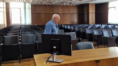 "Само аз се грижа за него": Осъдиха 88-годишен онкоболен, опитал да внесе дрога в затвора за внука си