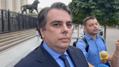 Асен Василев се отказва от имунитета си, ще съди Пламенка Димитрова