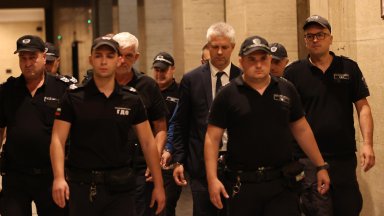 След заседание до полунощ съдът остави за постоянно в ареста Благомир Коцев