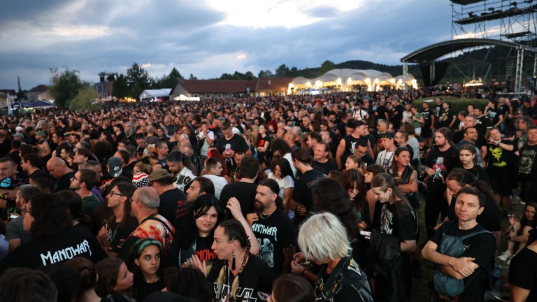 Черен вятър, огън и стомана: Manowar откриха с изпепеляващ концерт Midalidare Rock 2025