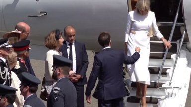 Бриджит Макрон пак демонстративно игнорира френския президент (видео)