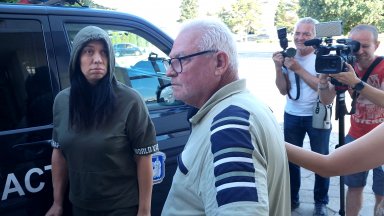 Пуснаха под гаранция от 6000 лева задържаните за нелегалната цигарена фабрика (снимки)