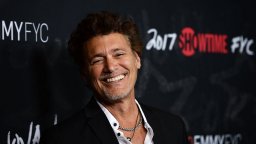 Звездата от "Белязаният" Стивън Бауер пред Dir.bg: С Ал Пачино станахме приятели и в живота