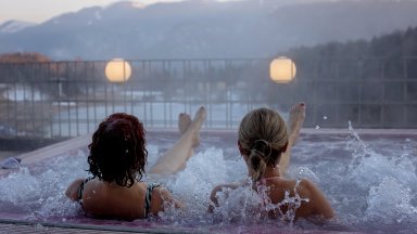 Новите банди на Gen Z: От сауна фенове до общност на бегачите 