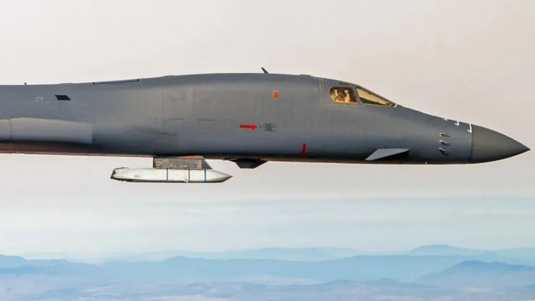 САЩ оборудват бомбардировачите B-1B с нови пилони за хиперзвукови оръжия