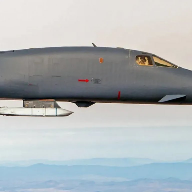 САЩ оборудват бомбардировачите B-1B с нови пилони за хиперзвукови оръжия