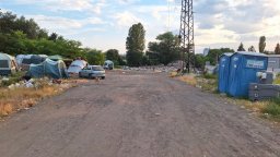 БХК обвини кмета на "Илинден", че ще маха палатките, мивките и тоалетните от "Захарна фабрика"