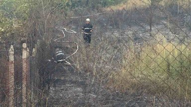 Пожар във вилната зона на Харманли, огънят унищожи къща и лозя