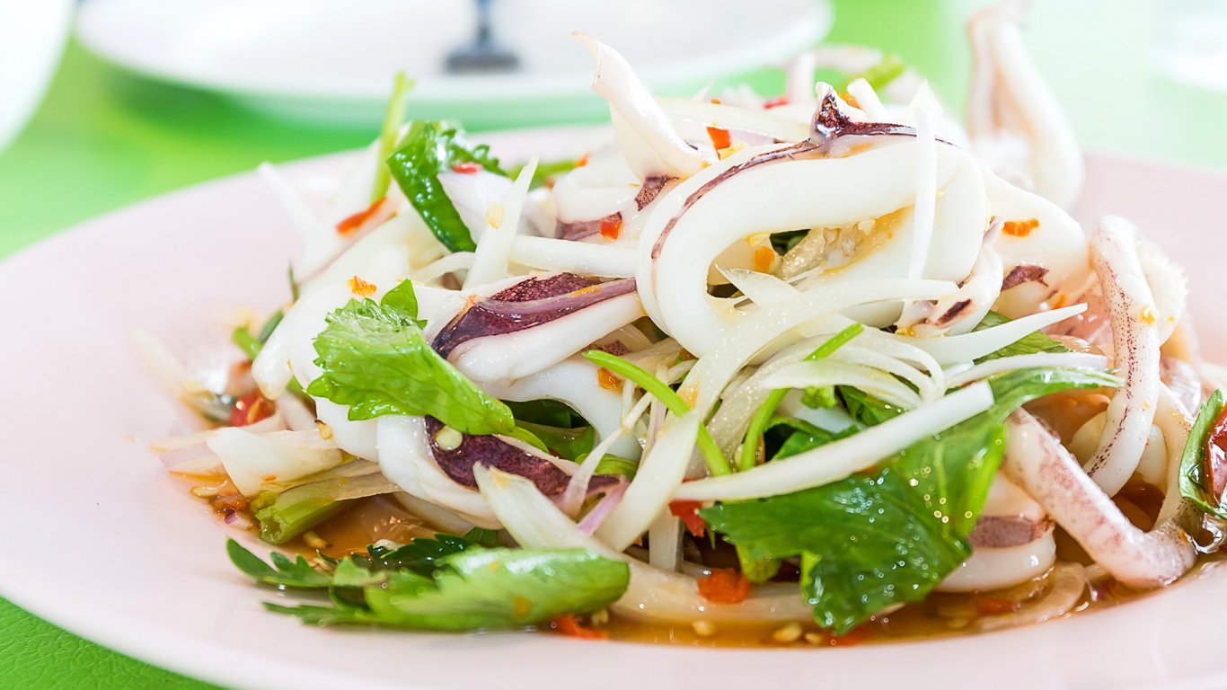 Вкусна салата от калмари