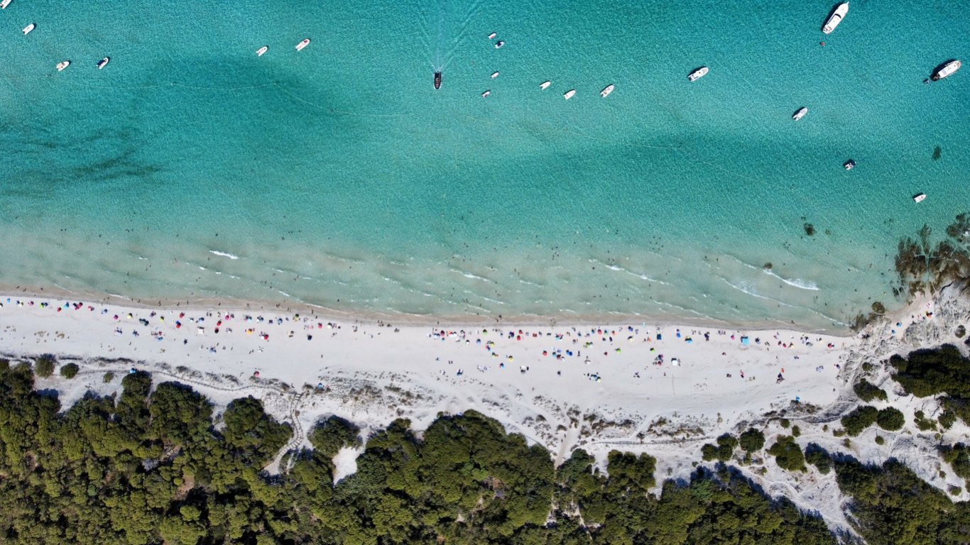 Учени предупредиха, че почти половината от плажовете ще изчезнат до края на века