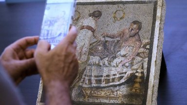 Римска мозайка с еротична сцена, открадната по време на Втората световна война, се завърна в Помпей