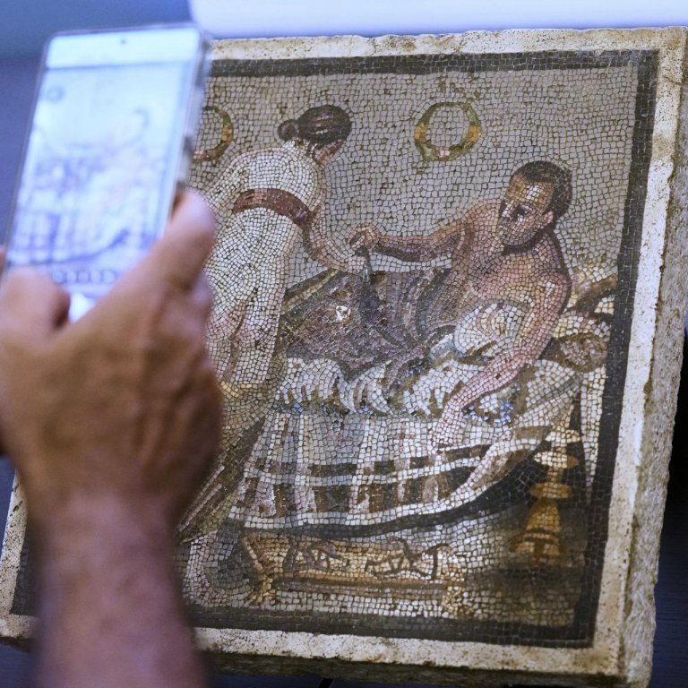 Римска мозайка с еротична сцена, открадната по време на Втората световна война, се завърна в Помпей