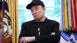 Илон Мъск ще съди Apple заради предполагаемо фаворизиране на OpenAI в AppStore