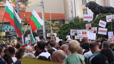 Хиляди протестират в София и Варна в защита на Благомир Коцев (снимки/видео)