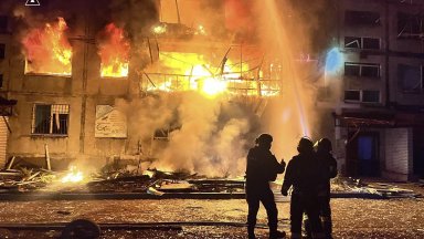 Руски удар по търговски комплекс в град Добропиля в Източна