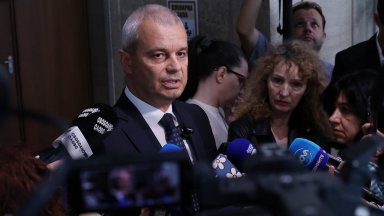 Лидерът на Възраждане Костадин Костадинов заяви че пет подписа не