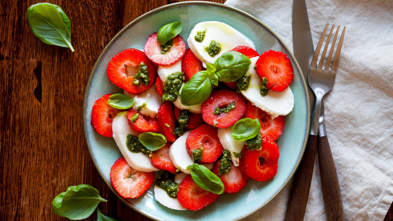 Лятно вдъхновение: Салати с пресен босилек