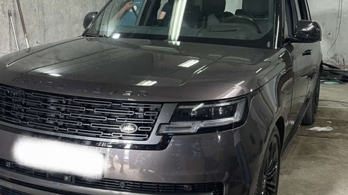 Депо за крадени луксозни автомобили бе разкрито във Велинград